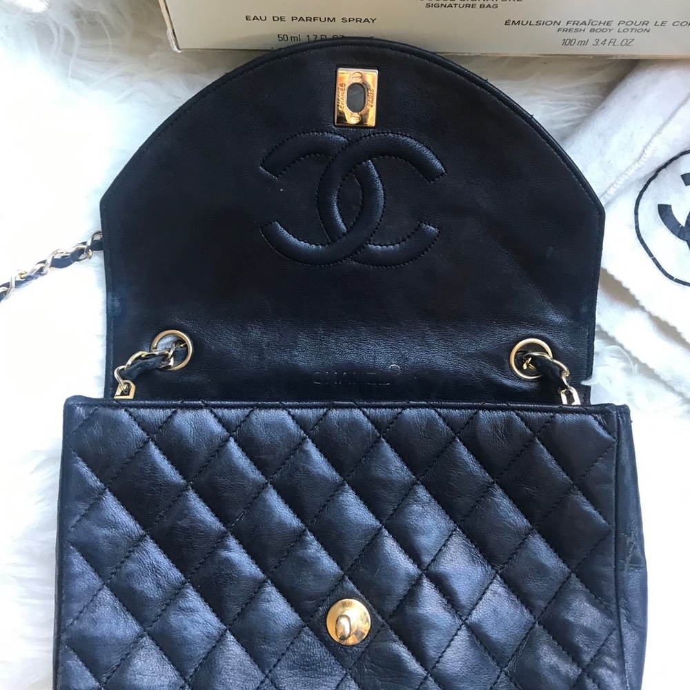 Authentic CHANEL LAMBSKIN CROSSBODY - Picture 3 of 8